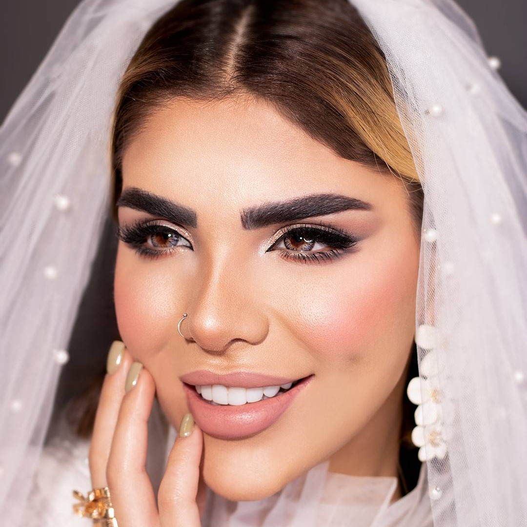 ارائه دهنده خدمات VIP عروس و همراهی 
متخصص در زمینه رنگ و لایت